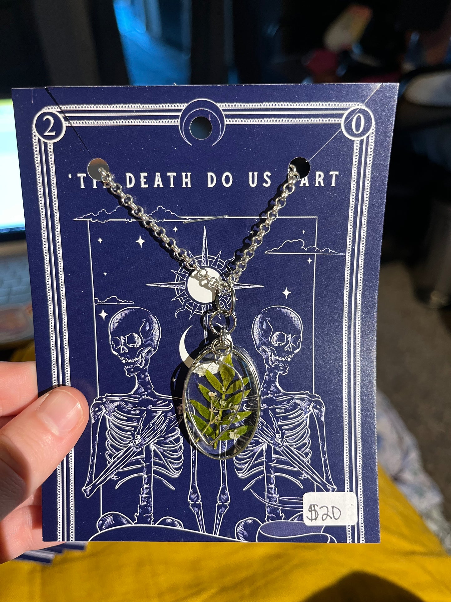 Oval Leaf Resin Frame with Teardrop Accent Resin Necklace